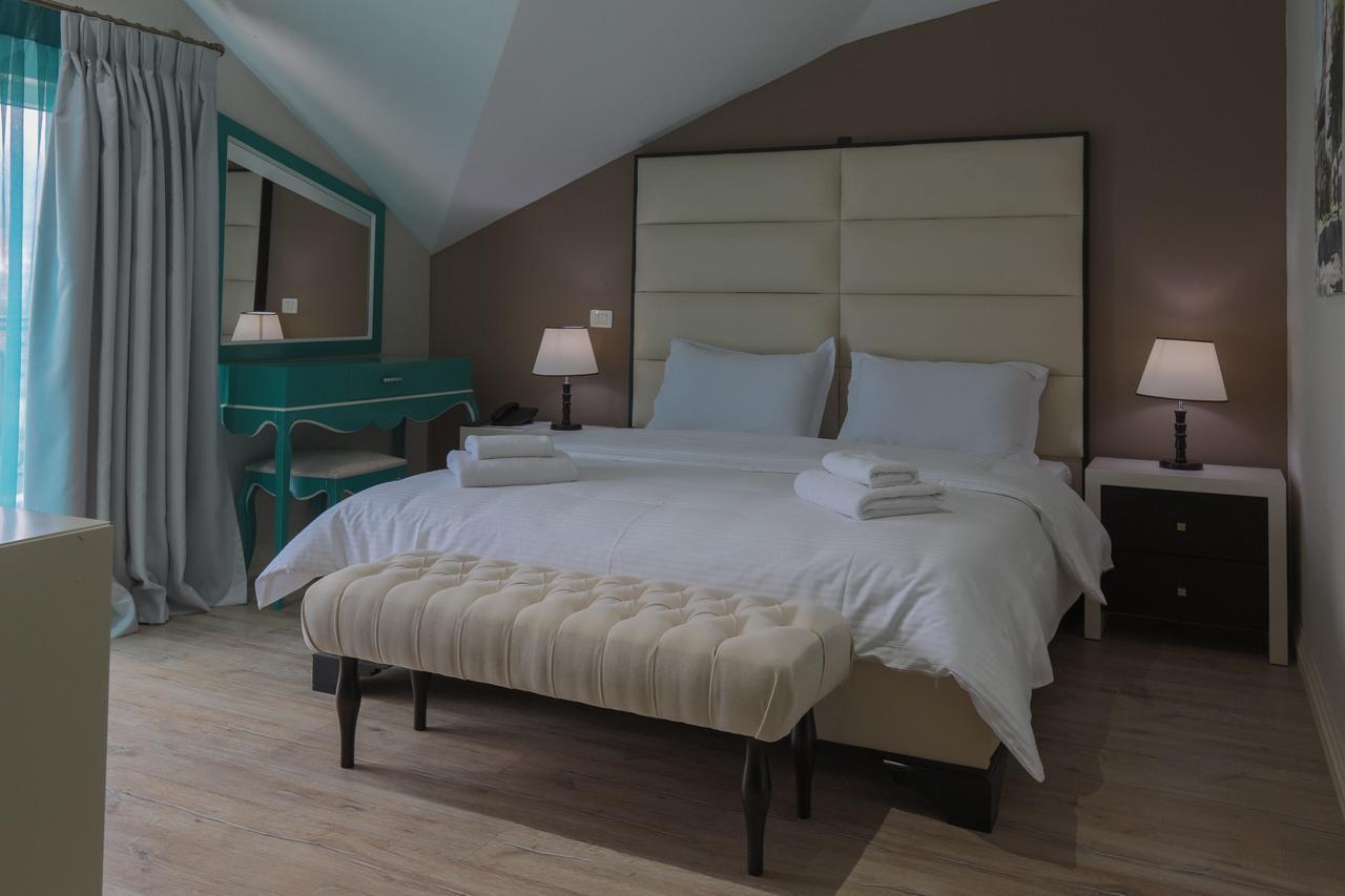 "L'Art De Vivre" Resort คอร์เชอ ภายนอก รูปภาพ