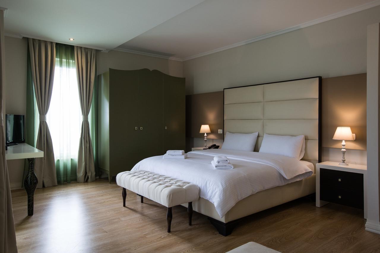 "L'Art De Vivre" Resort คอร์เชอ ภายนอก รูปภาพ