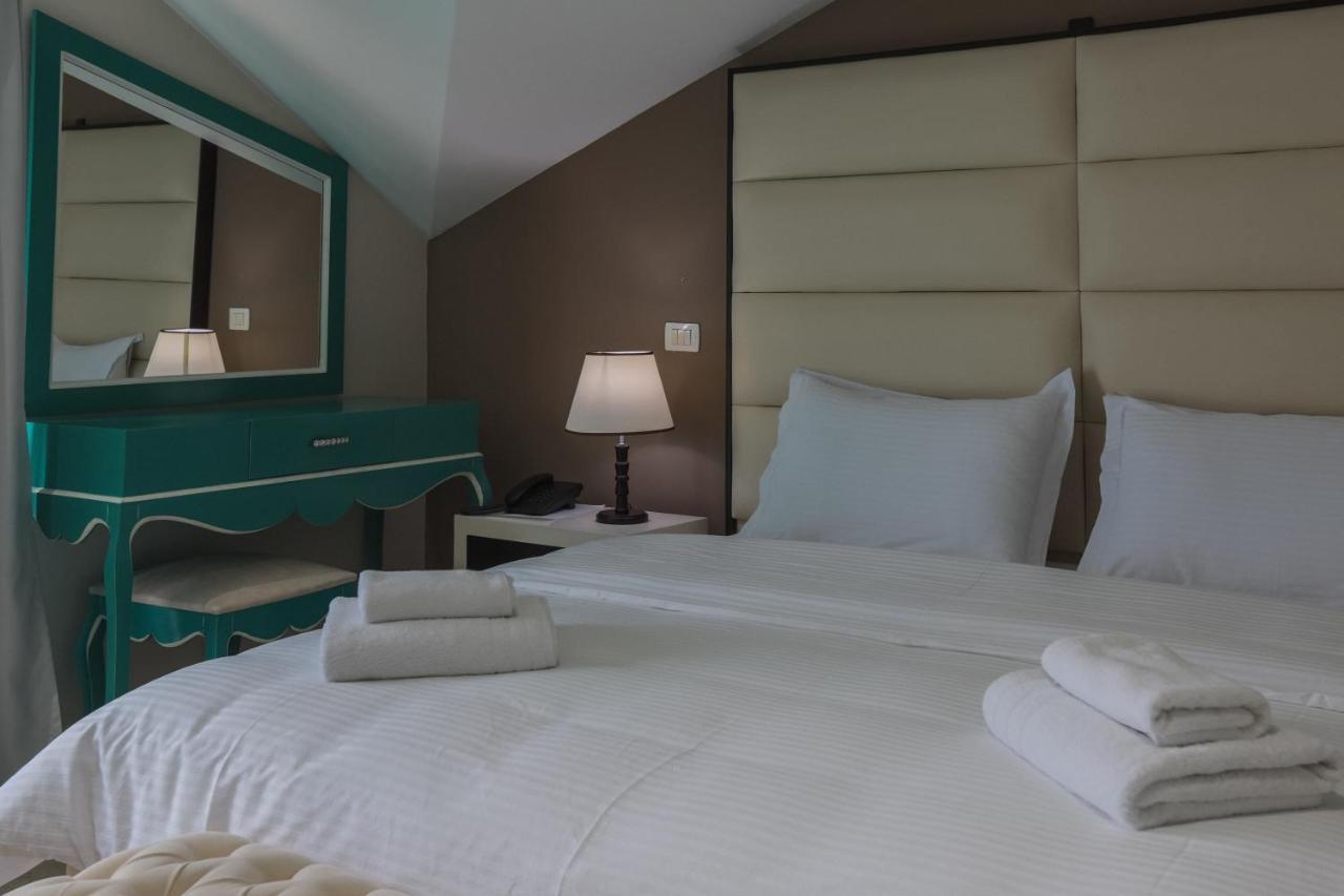 "L'Art De Vivre" Resort คอร์เชอ ภายนอก รูปภาพ